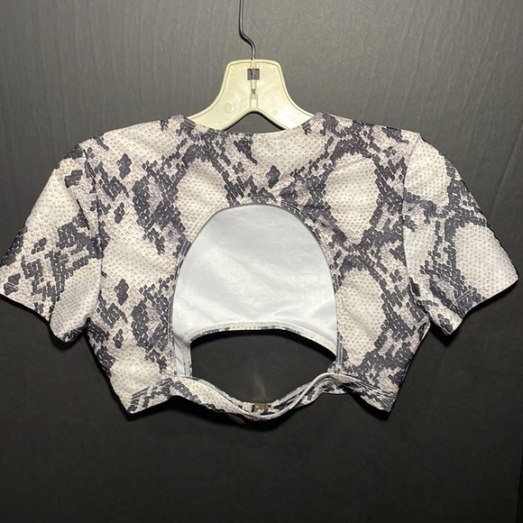 ICON SWIM Snakeskin crew neck swim top in women’s size Medium - Picture 4 of 8